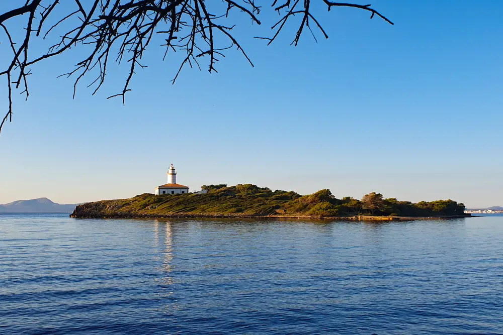 Blick auf den Leuchtturm von Alcanada