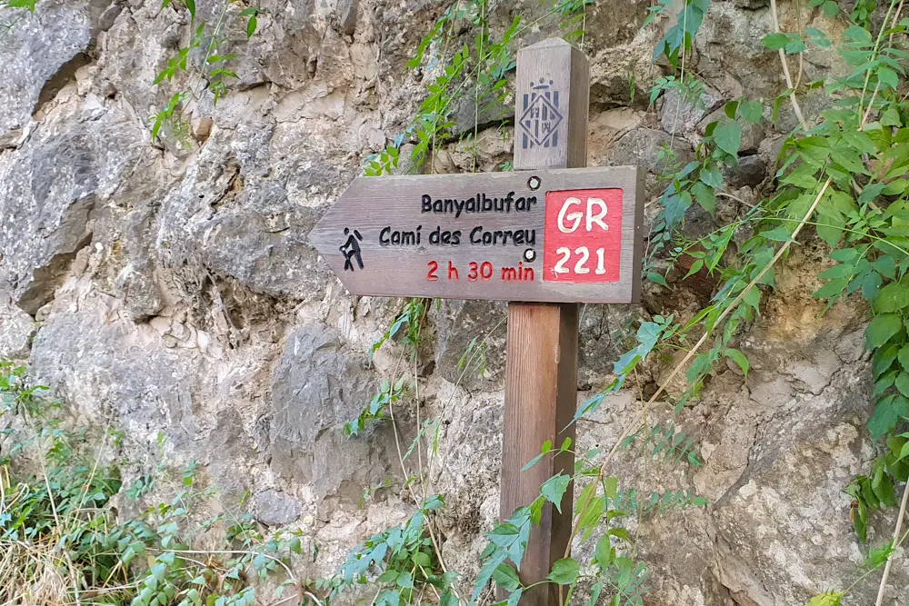 Der Start des Camí des Correu befindet sich in Esporles an der Kirche