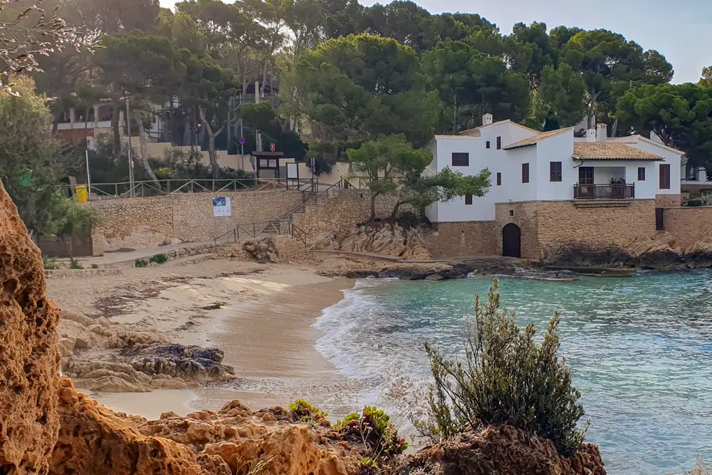 Der kleine Strand Cala Gat in Cala Ratjada